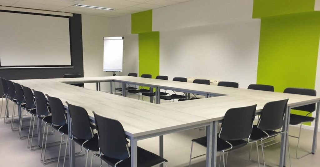 Remote Business: Organising Events and Workshops Online [5 Reading Tips]