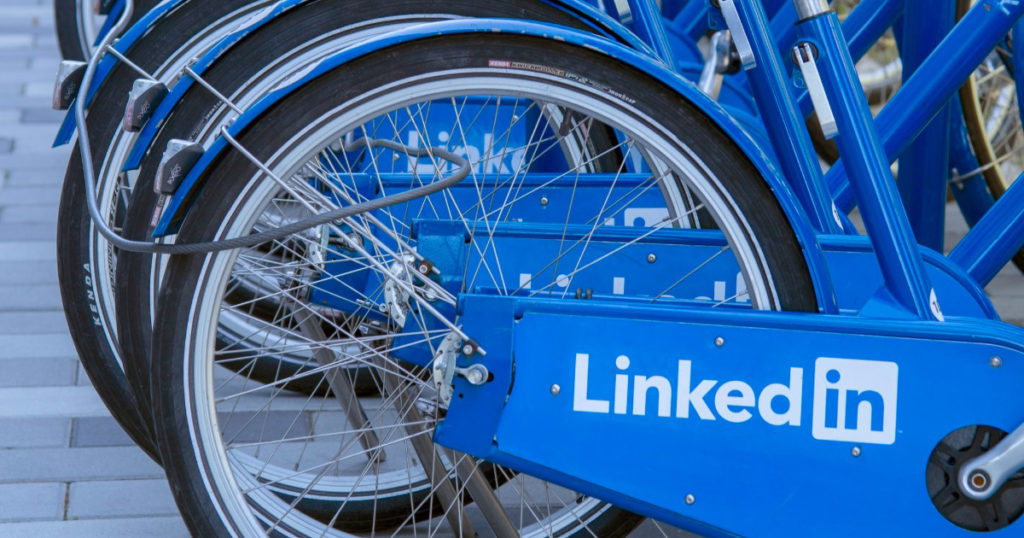 Stories Now Also on LinkedIn – What They Can Do and How to Use Them for Your Business [5 Reading Tips]