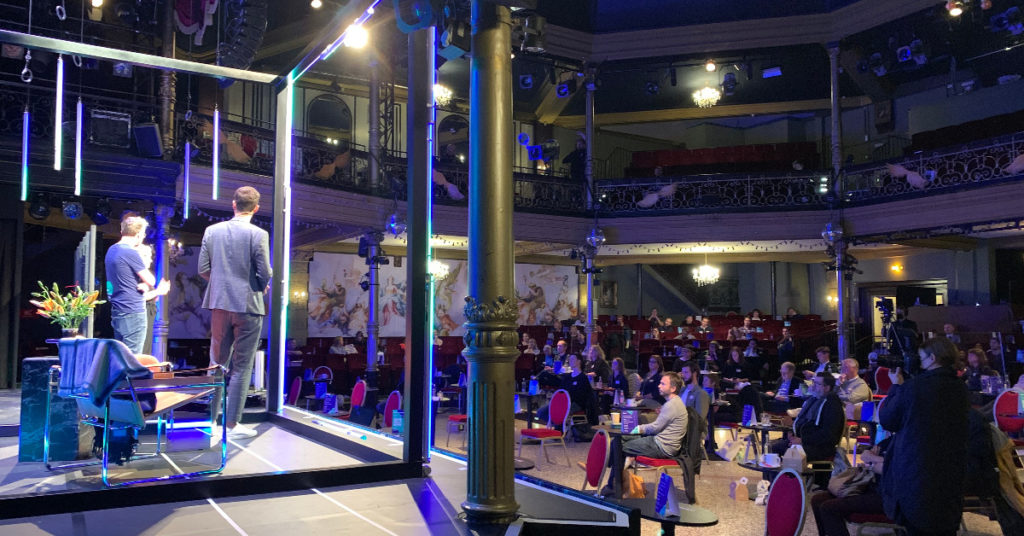 Hybrid Conferences: Why Analogue Events Will Always Be an Experience [5 Reading Tips]